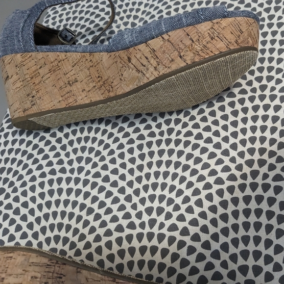 Toms size 8 wedges - Picture 2 of 3